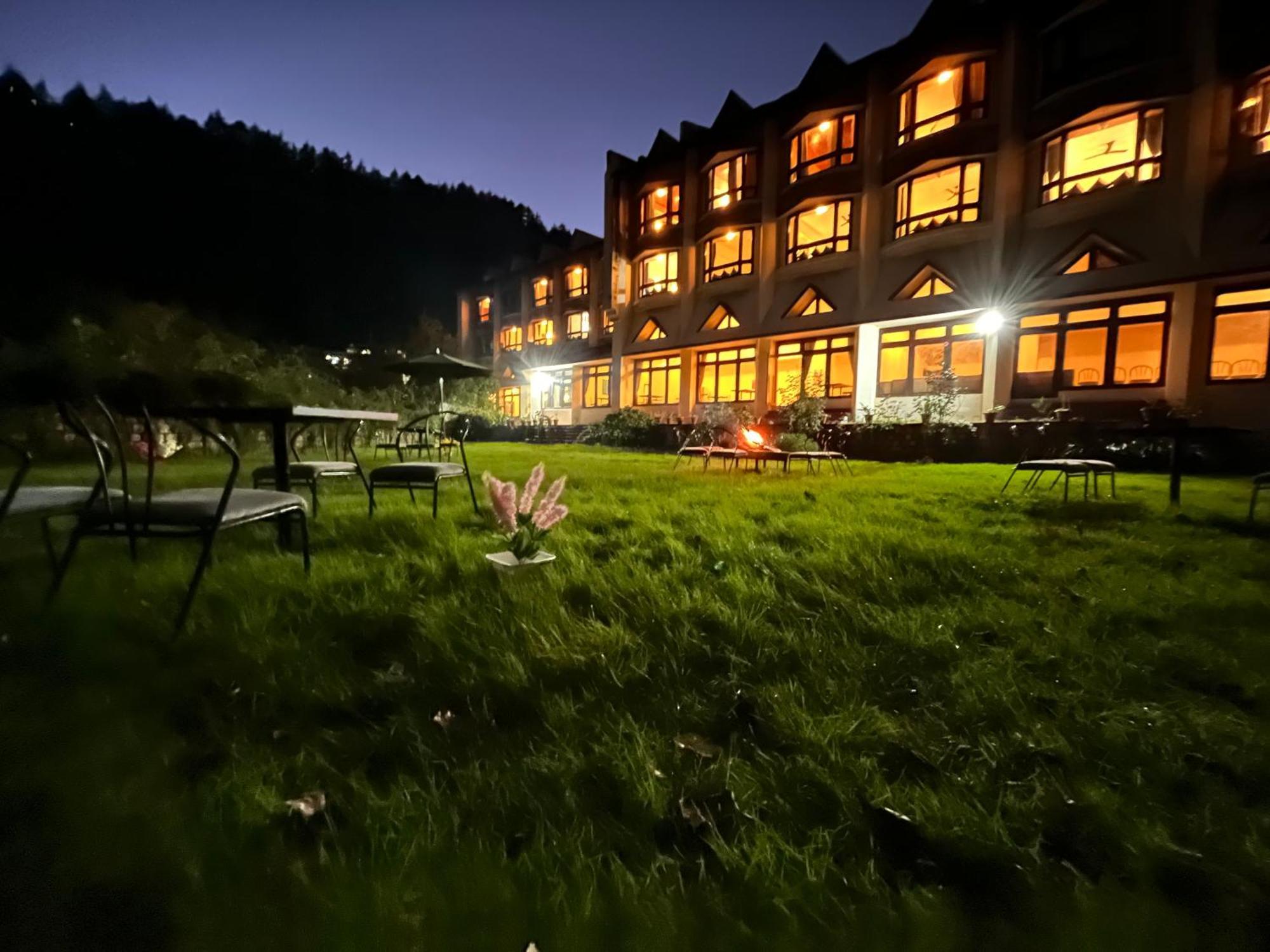 Sagar Resort !! Mountain View ! Luxury Stay ! Family Resort ! Private Parking ! Near Mall Road Manāli Exteriér fotografie
