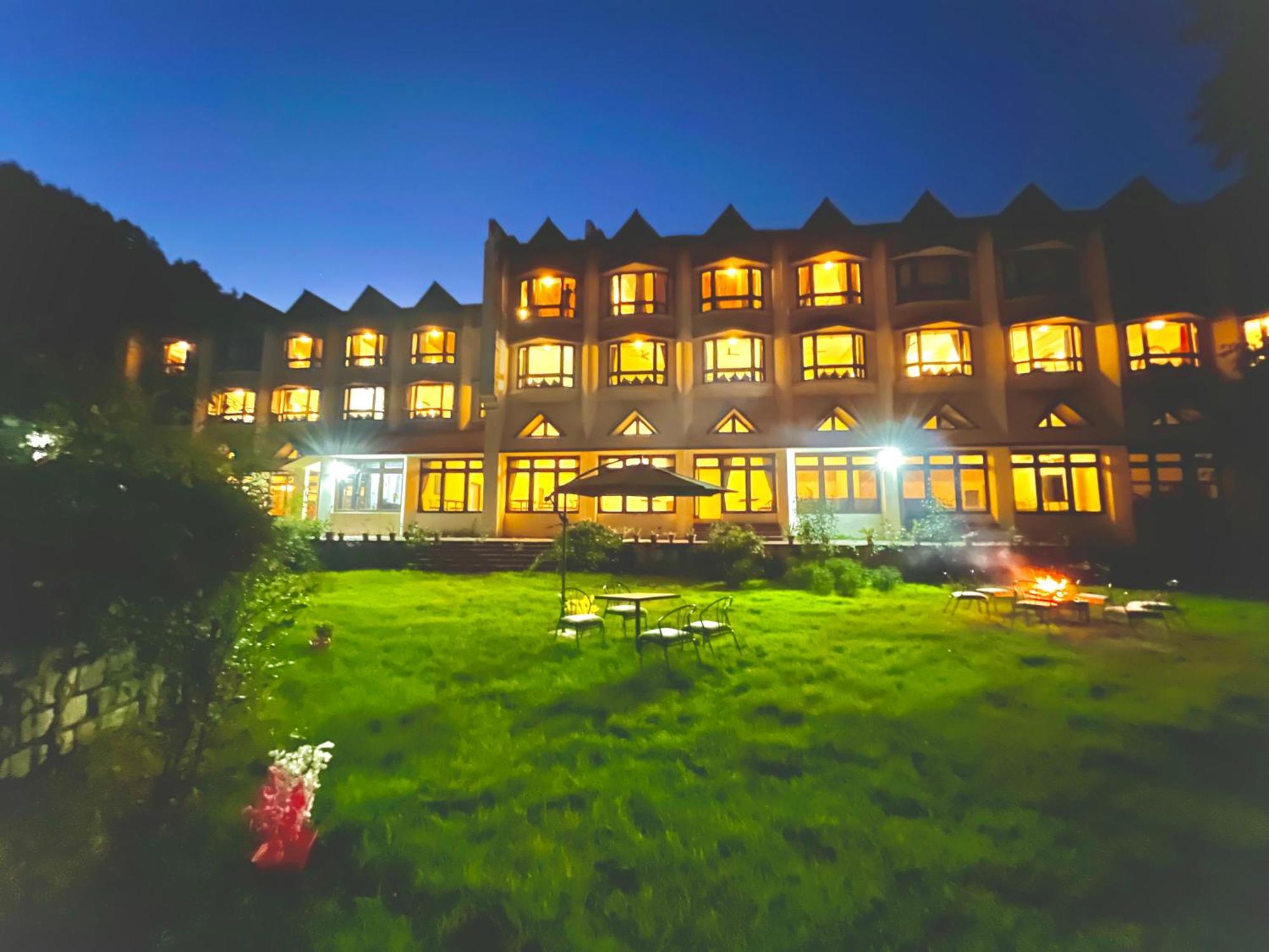 Sagar Resort !! Mountain View ! Luxury Stay ! Family Resort ! Private Parking ! Near Mall Road Manāli Exteriér fotografie